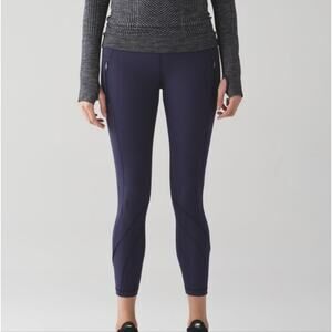 Lululemon purple Cropped gym pants sz 4